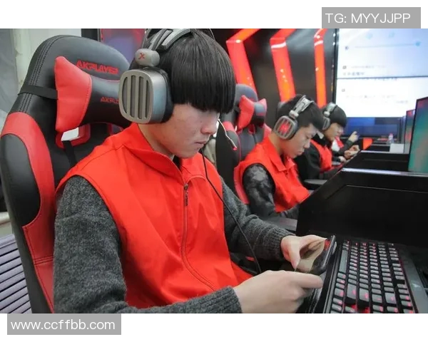 热议英雄联盟V5战队如何通过团队协作变革实现巅峰对决