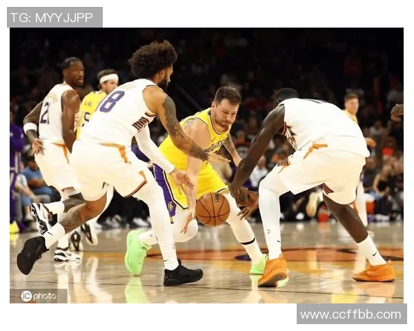 布朗尼爆发！湖人102-122惨败老鹰，东契奇22+5+11，范德彪12+18